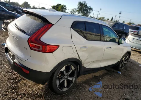 2019 Volvo Xc40 T4 Momentum z USA, uszkodzony, nr VIN YV4AC2HK4K2154423